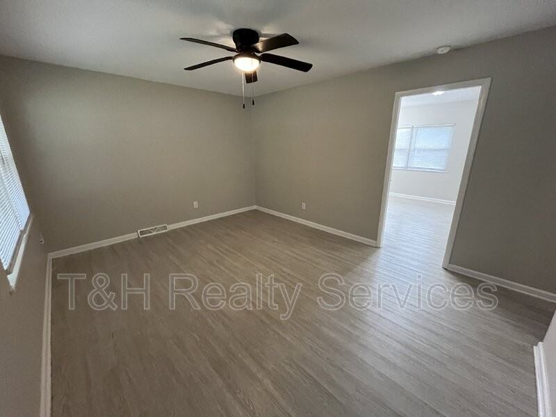 2308 Edgemont Way - Photo 6 of 18