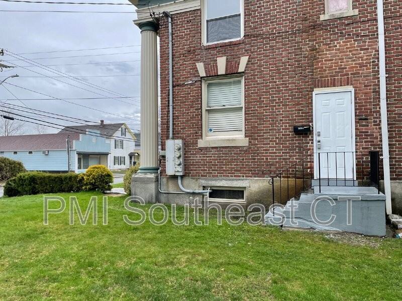 22 Railroad Ave #B
