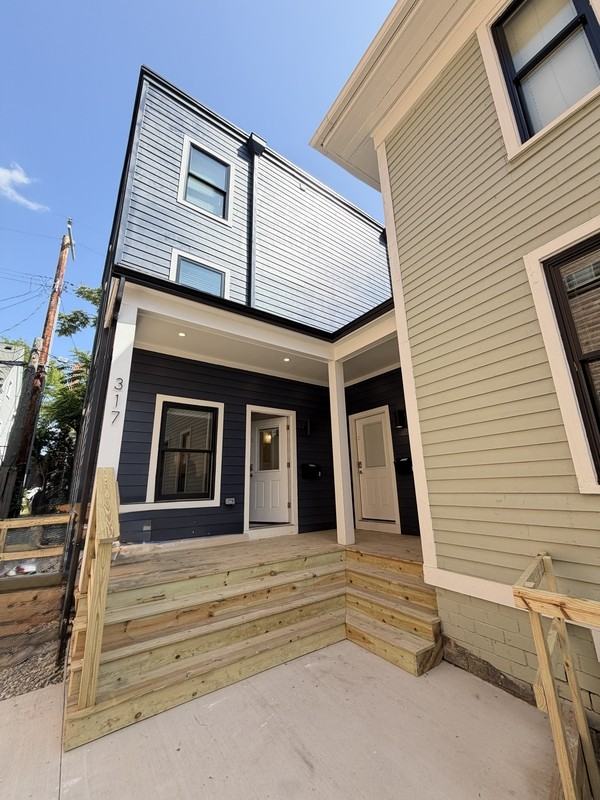 317 S Division St #D - Photo 2 of 21