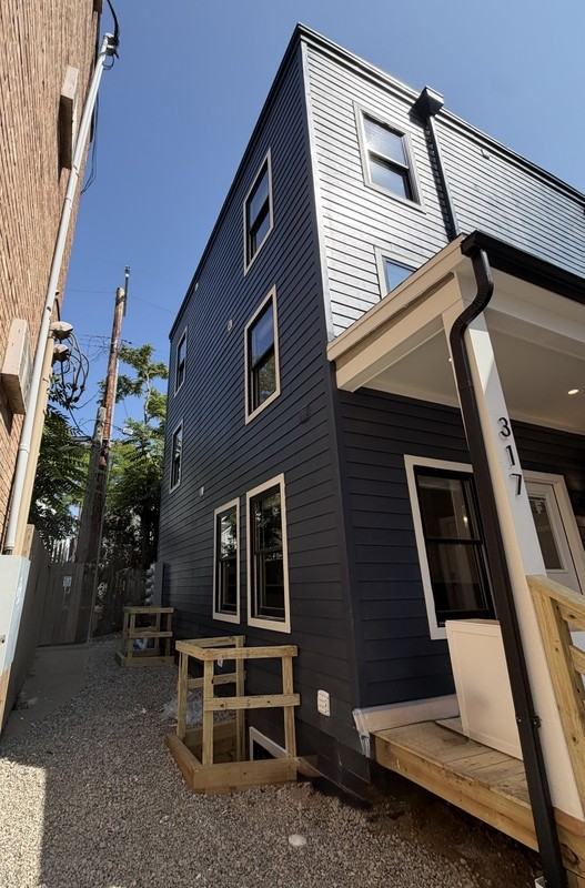 317 S Division St #D - Photo 3 of 21