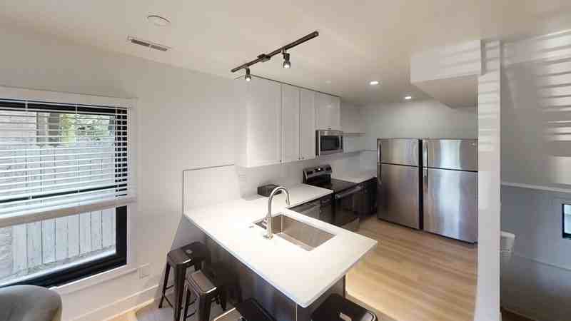 317 S Division St #D - Photo 4 of 21