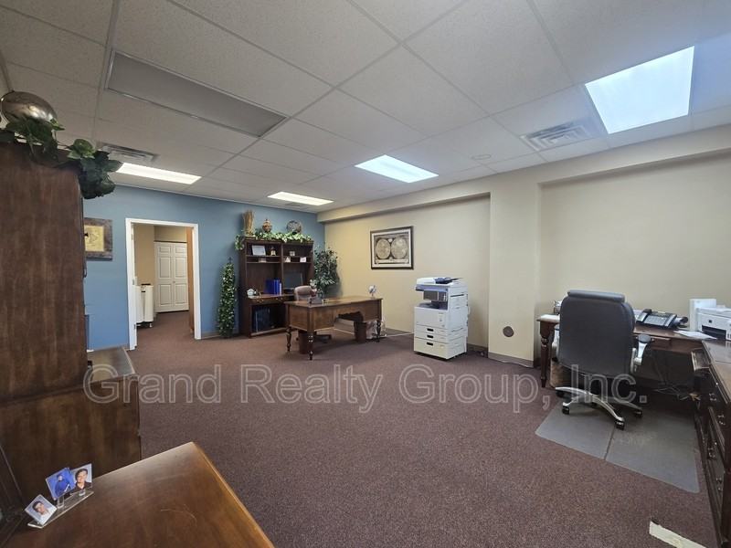 42 E Grand Ave #101 - Photo 3 of 8