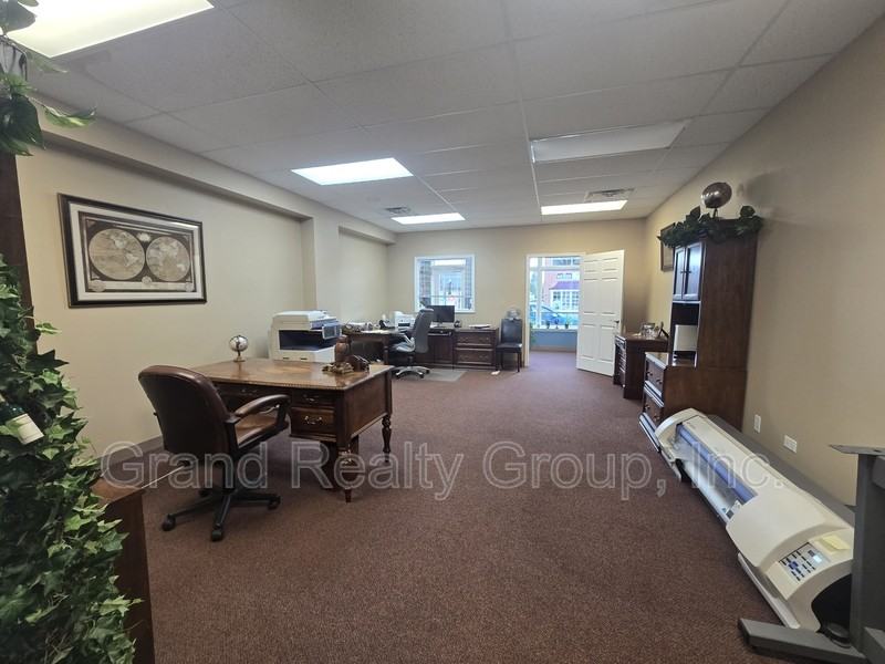 42 E Grand Ave #101 - Photo 4 of 8