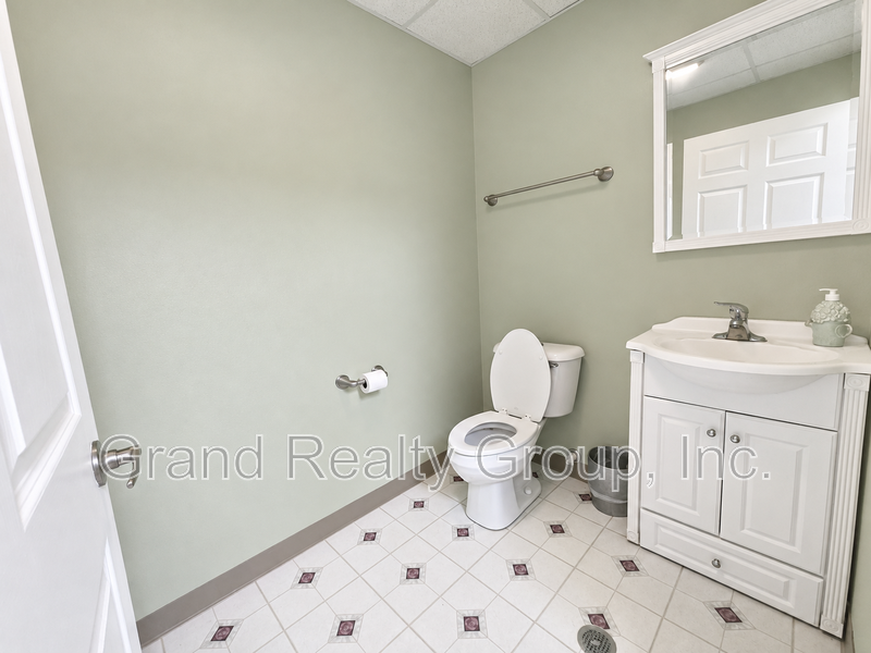 42 E Grand Ave #101 - Photo 6 of 8