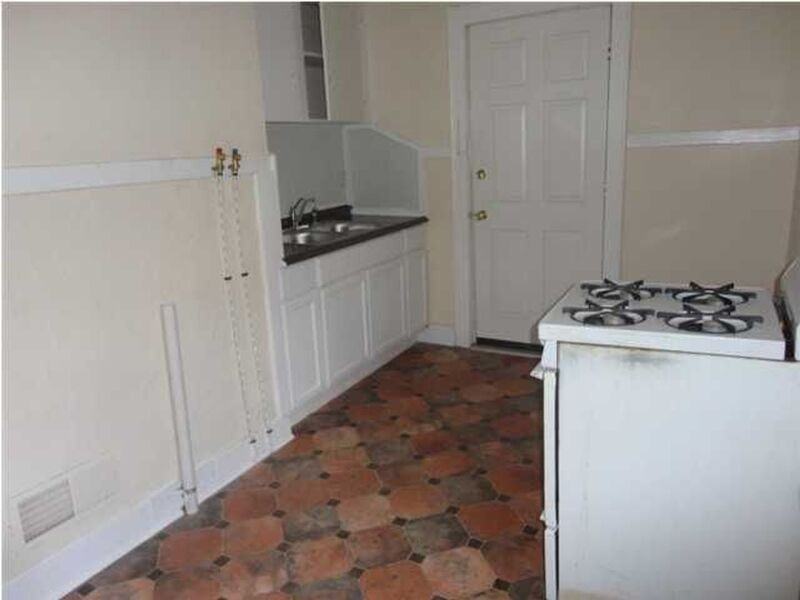 2128 Commander Rd - Photo 2 of 3