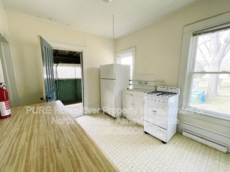 648 Bee Tree Rd - Photo 4 of 14