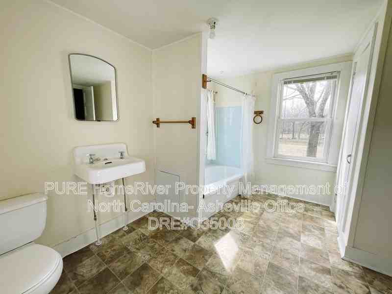 648 Bee Tree Rd - Photo 7 of 14