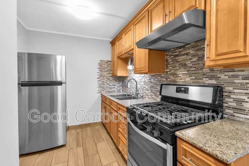 1225 Hertel Ave #9