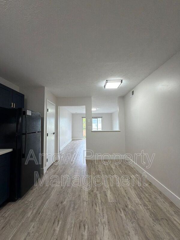 2325 S St #11 - Photo 3 of 17