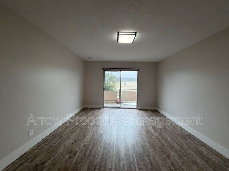 2325 S St #11 - Photo 4 of 17