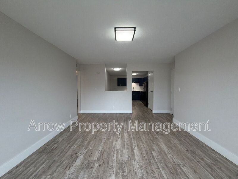 2325 S St #11 - Photo 6 of 17