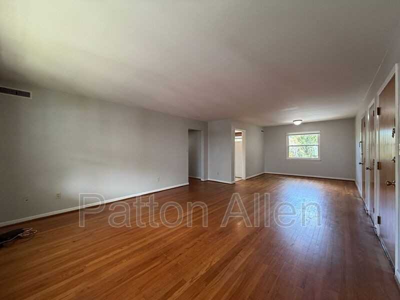 1020 Hendersonville Rd #7 - Photo 3 of 17