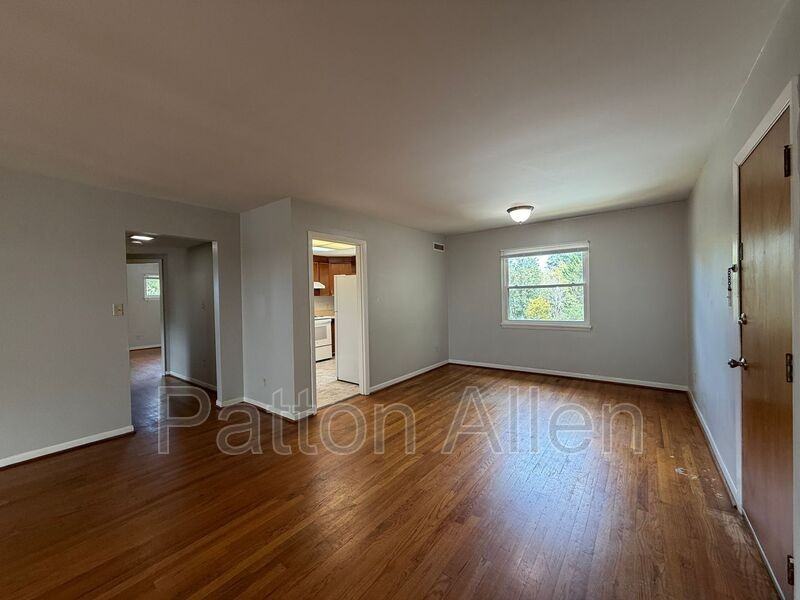1020 Hendersonville Rd #7 - Photo 5 of 17