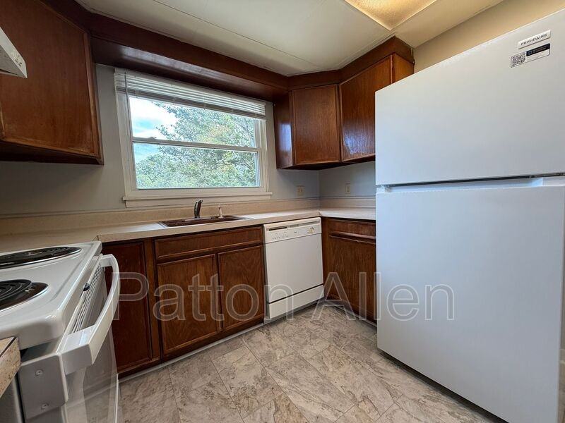 1020 Hendersonville Rd #7 - Photo 6 of 17
