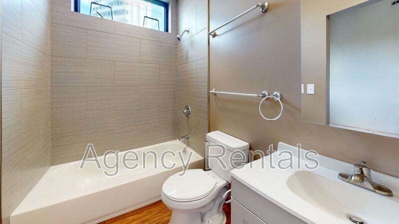1407 Pensacola St #304 - Photo 3 of 13