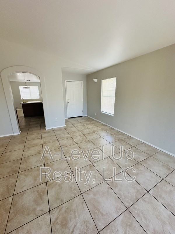 3725 W Tybolt Dr - Photo 2 of 17
