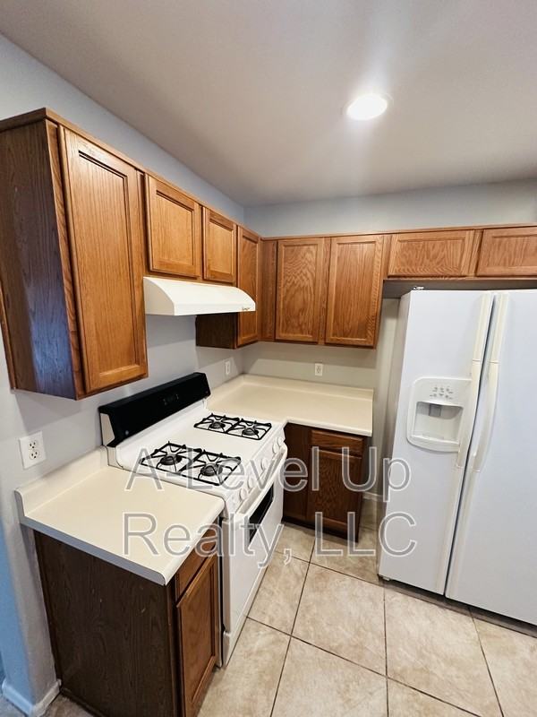 3725 W Tybolt Dr - Photo 3 of 17