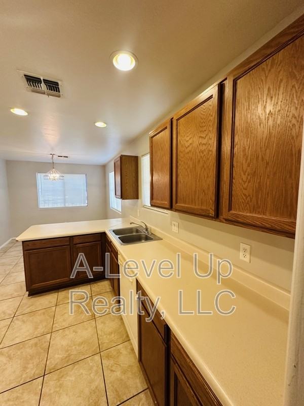 3725 W Tybolt Dr - Photo 4 of 17