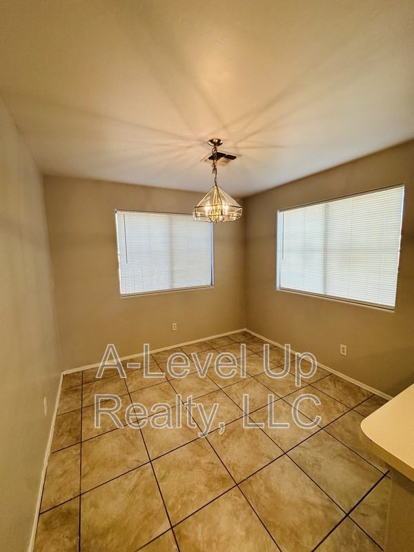 3725 W Tybolt Dr - Photo 5 of 17