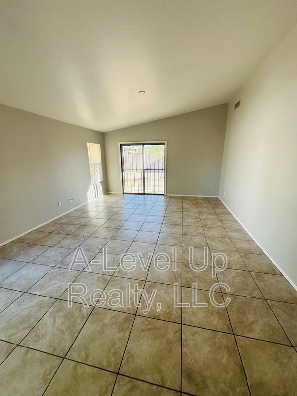 3725 W Tybolt Dr - Photo 6 of 17