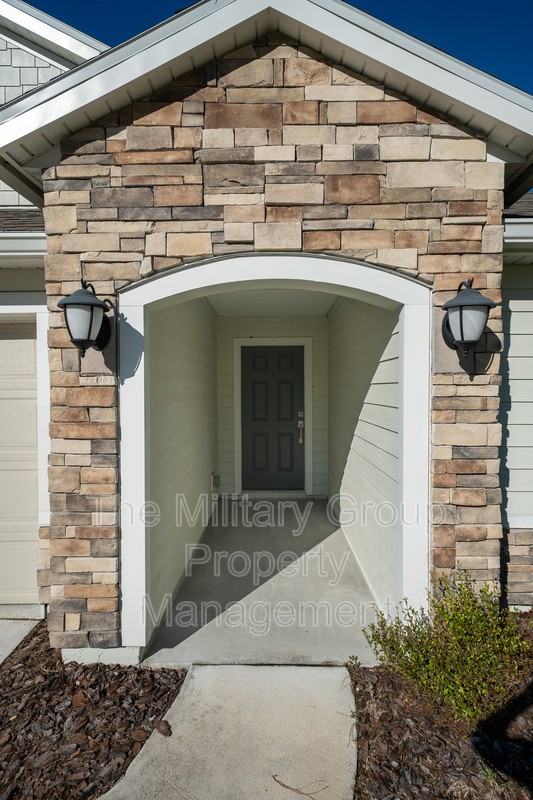 6506 Sandler Lakes Dr - Photo 2 of 43