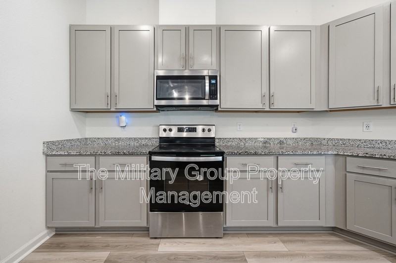 6506 Sandler Lakes Dr - Photo 5 of 43