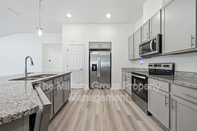 6506 Sandler Lakes Dr - Photo 7 of 43