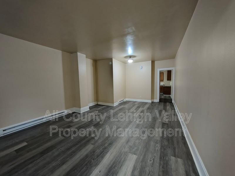 1219 Lehigh St - Photo 5 of 8