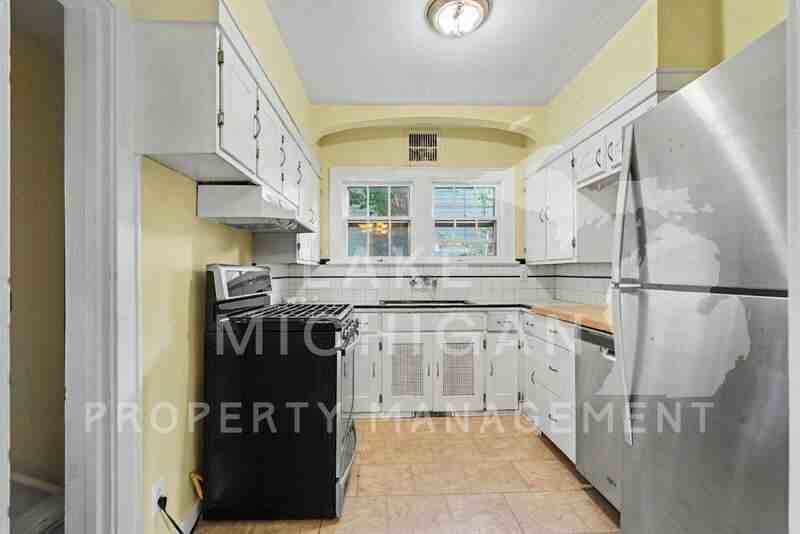1237 Colorado Ave Se - Photo 3 of 20