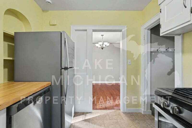 1237 Colorado Ave Se - Photo 4 of 20