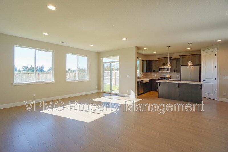 4225 Ne 183rd St - Photo 5 of 40