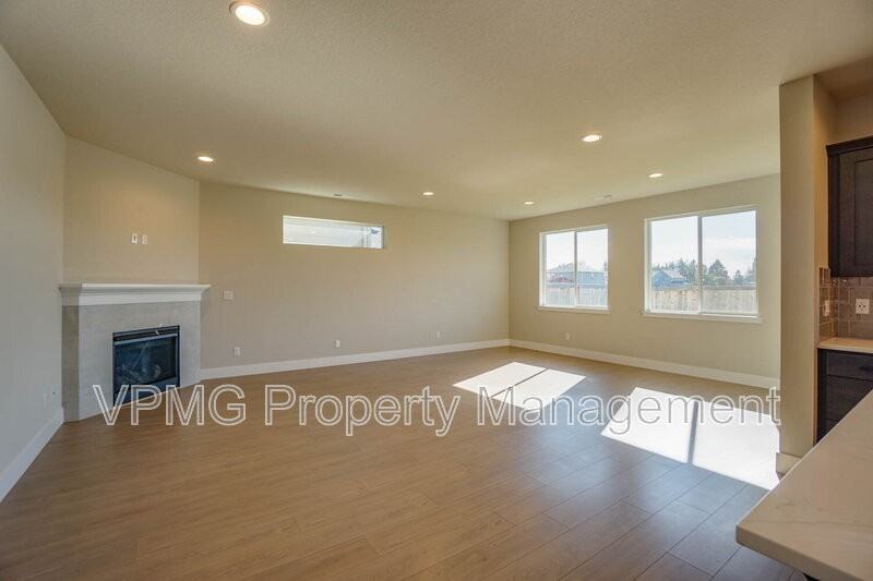 4225 Ne 183rd St - Photo 6 of 40