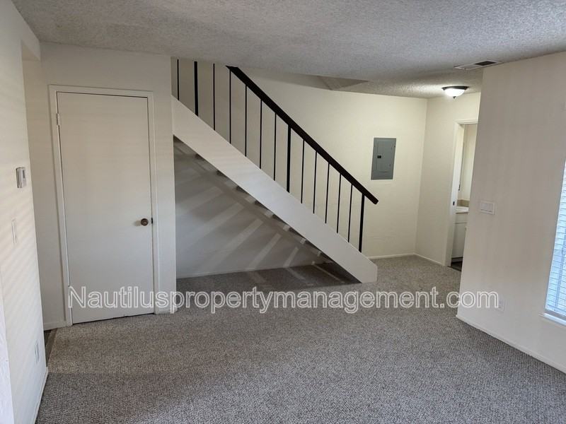 127 Castillion Ter - Photo 4 of 23