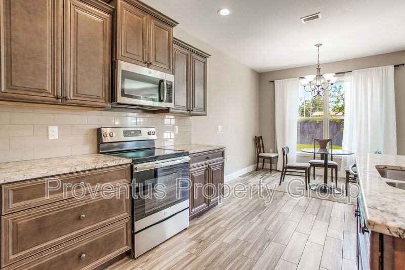 215 Green Dr - Photo 3 of 43
