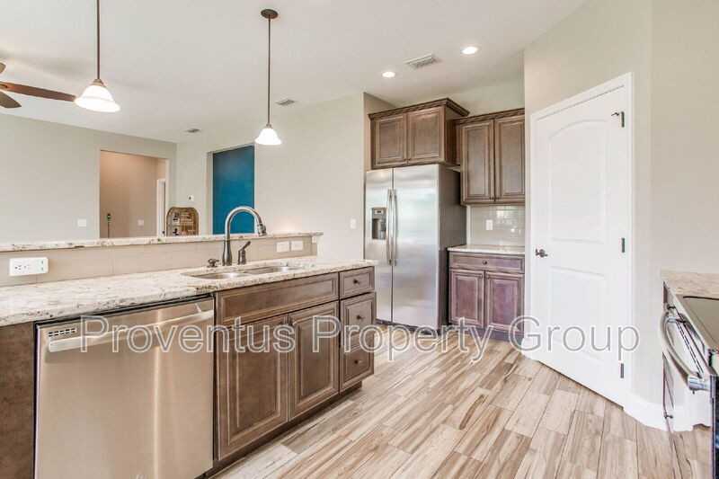 215 Green Dr - Photo 7 of 43