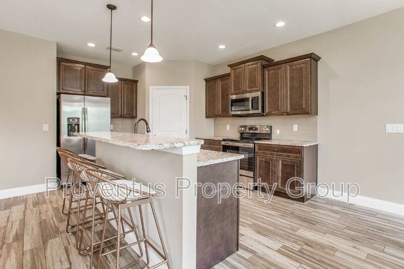 215 Green Dr - Photo 5 of 43