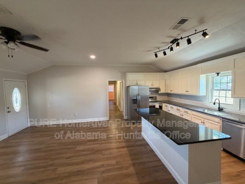 1907 W Hobbs St - Photo 2 of 16