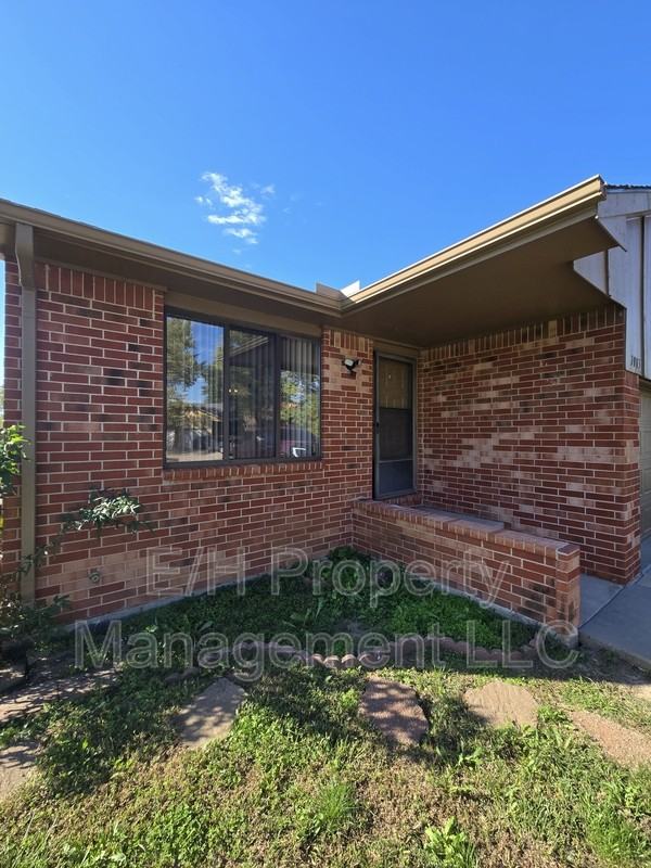 7003 W Oneil St #7003 - Photo 3 of 31