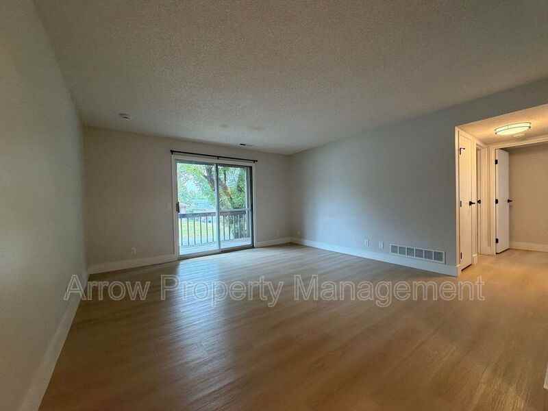 535 W Saunders Ave #6 - Photo 3 of 16