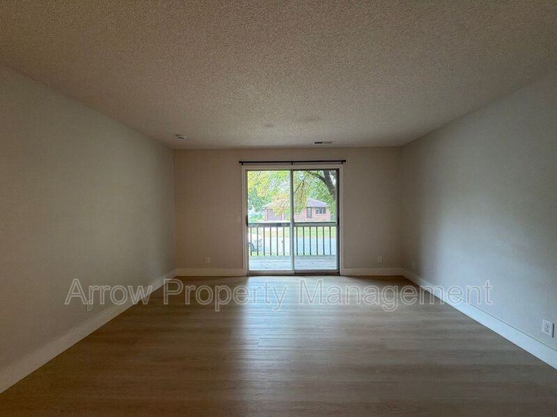 535 W Saunders Ave #6 - Photo 4 of 16