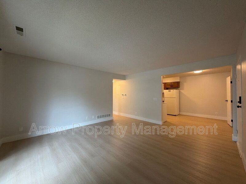 535 W Saunders Ave #6 - Photo 5 of 16