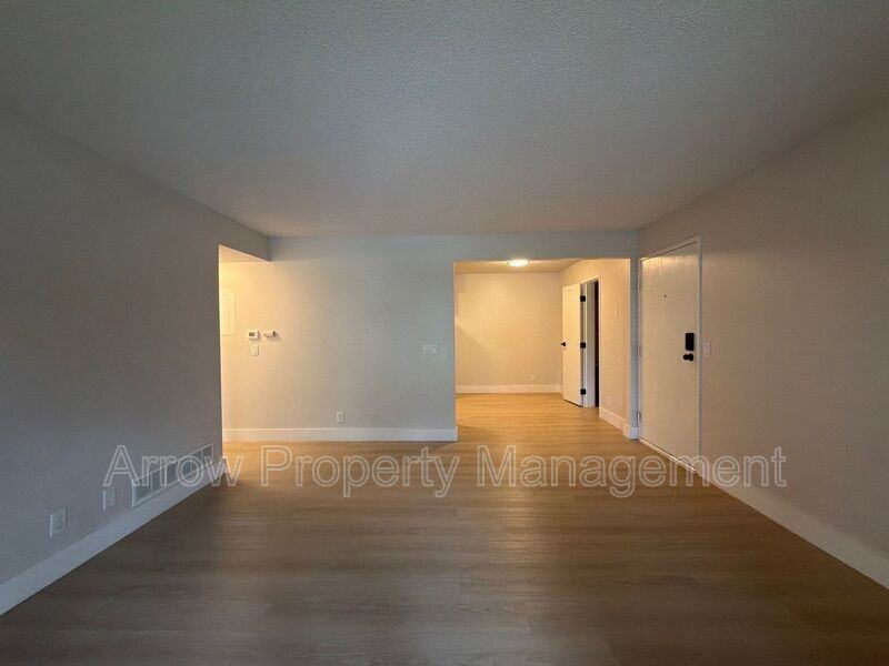 535 W Saunders Ave #6 - Photo 6 of 16