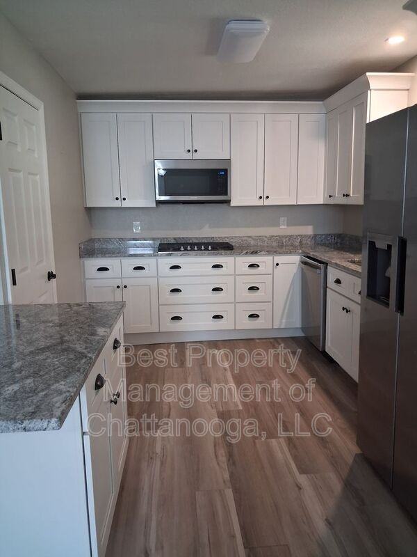 8795 Damron Pl - Photo 4 of 15