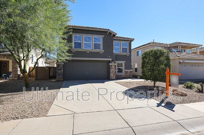 11911 N 148th Ave - Photo 2 of 40