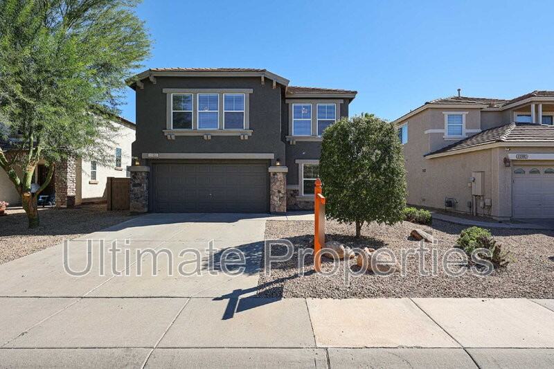 11911 N 148th Ave - Photo 3 of 40
