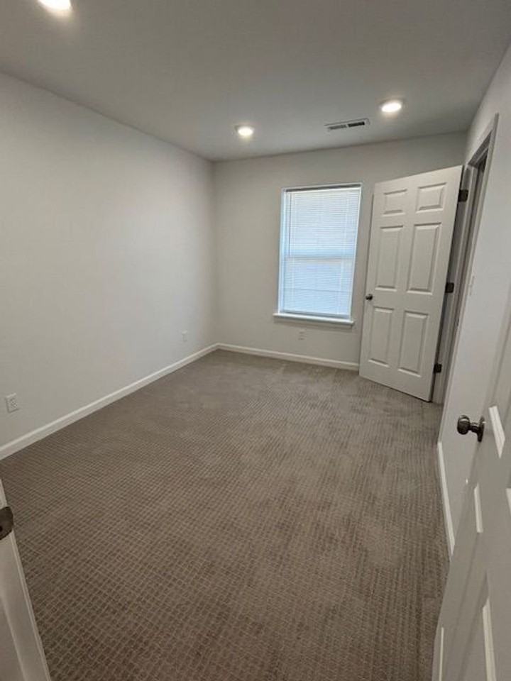 429 James Dr - Photo 6 of 14