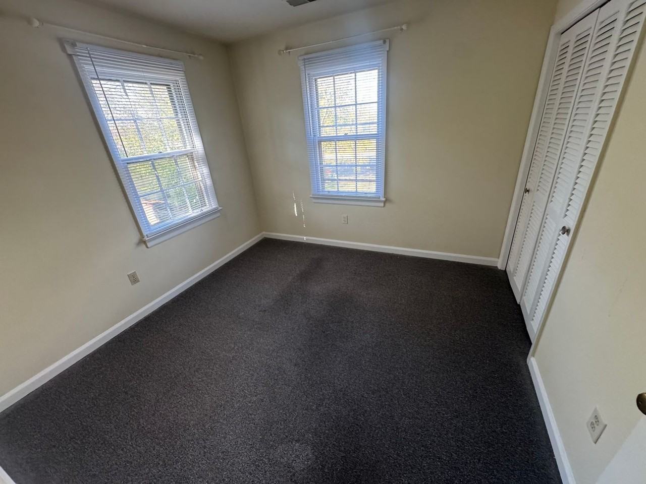 108 Nottingham Ct - Photo 2 of 16