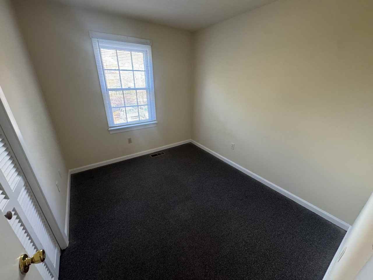 108 Nottingham Ct - Photo 3 of 16