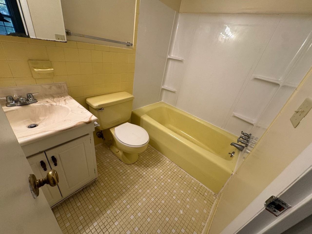 108 Nottingham Ct - Photo 4 of 16