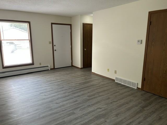 631 East Grove Avenue - Photo 3 of 21
